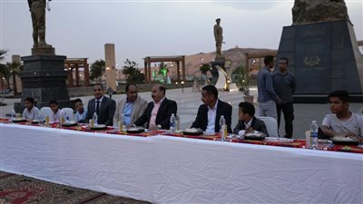 محافظ أسوان يشارك في حفل إفطار كتف في كتف للأطفال الأيتام وذوي الهمم