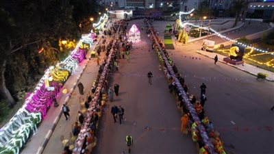 إفطار جماعي وتكريم.. نائب محافظ البحيرة تشارك 1200 عامل نظافة احتفالهم السنوي |صور