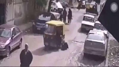 القبض على سائق توك توك وعاطل سحلا مواطنا لسرقته في المعادي 