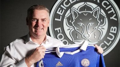 رسميا.. ليستر سيتي يعلن تعيين دين سميث مدربا للفريق