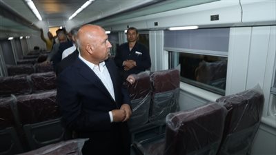 بعد تأهيله.. وزير النقل يعيد تشغيل أول قطار إسباني على خط الصعيد قبل عيد الفطر 