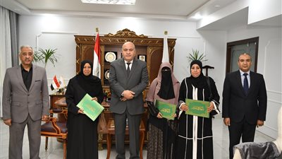 تكريم الأمهات المثاليات على مستوى الوحدات المحلية في قنا | صور