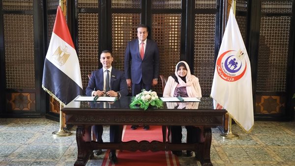 وزير الصحة يشهد توقيع