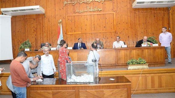 اللواء عصام سعد محافظ