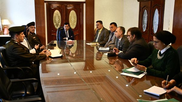 وزير الرياضة يبحث