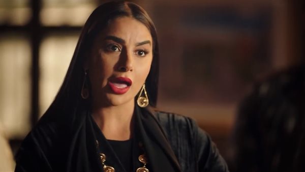 الفنانة جوري بكر