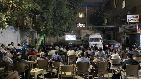 مقاهي الأقصر تحتشد