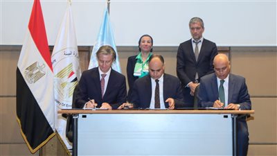 وزيرة البيئة والمدير الإقليمي لـ AFD يشهدان توقيع وثيقة مشروع تحويل الأنظمة المالية للمناخ في مصر | صور
