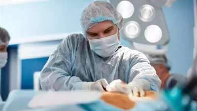 قُطعت بالكامل.. أطباء يعيدون توصيل ذراع مقطوعة لطفلة في 4 ساعات