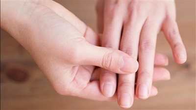 نقص مستويات البروتين.. مشاكل صحية ترتبط بظهور نتوءات الأظافر