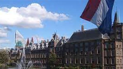 بعد القبض على متظاهرين أثناء زيارة ماكرون.. إخلاء البرلمان الهولندي عقب الإبلاغ عن وجود متفجرات