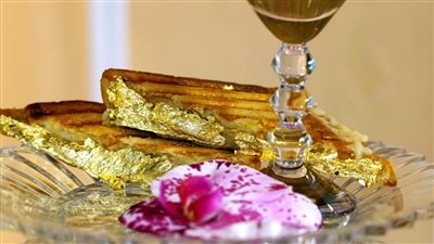 بـ 6500 جنيه.. أغلى سندوتش جبنة في العالم مصنوع من حليب نادر وذهب