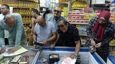 ضبط منتجات منتهية الصلاحية خلال حملة رقابية على الأسواق والسلاسل التجارية بالمنيا