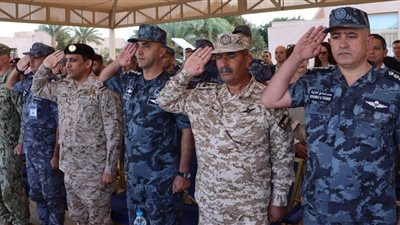 القوات البحرية تستقبل وفدًا من أعضاء النادي البحري للنيابة الإدارية