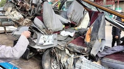 تفاصيل مصرع وإصابة 12 عاملا بحادث تصادم سيارتين في الإسماعيلية | بث مباشر