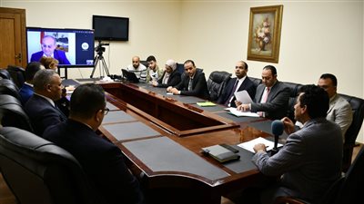 وزير الرياضة يلتقي سفير مصر بـ البرتغال لبحث الاستفادة من الخبرات البرتغالية لتطوير الكرة المصرية