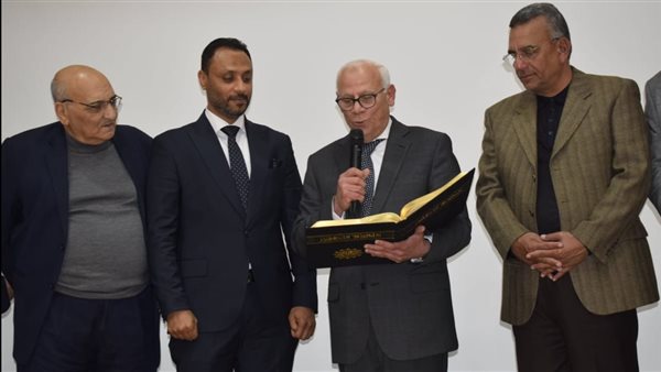 محافظ بورسعيد يكرم