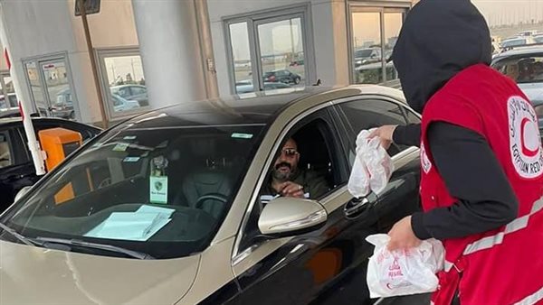 متطوع الهلال الأحمر