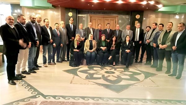 نقيب الصحفيين يلتقي