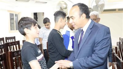 نائب محافظ المنيا يهنئ الأطفال بعيد القيامة المجيد خلال زيارته لعدد من دور الرعاية