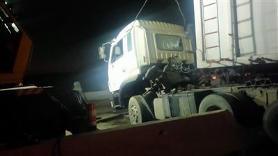 دون إصابات.. اصطدام سيارتي نقل بمقطورة وانقلابهما على الطريق الصحراوي الشرقي بسوهاج