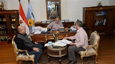 محافظ أسيوط يعتمد قرارات تثبيت 331 من العاملين بالصناديق الخاصة