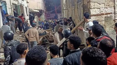 بينهم 3 أشقاء.. تفاصيل انتشال 6 جثث من ضحايا انهيار عقار بالإسكندرية | بث مباشر