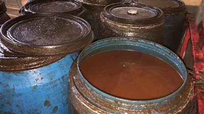 تموين القليوبية تضبط 10 أطنان زيت طعام مجهول المصدر و700 لتر خل بدون بيانات