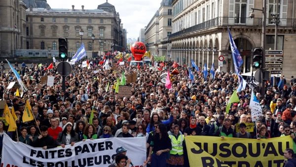 احتجاجات وإغلاق للطرق