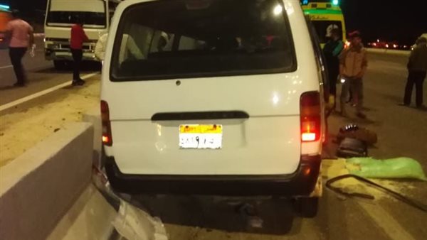 تصادم ميكروباص بالحاجز