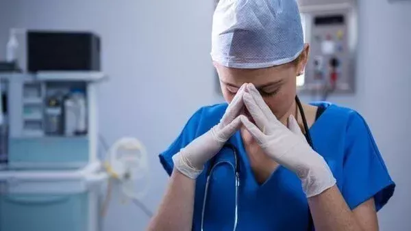 ممرضة - تعبيرية