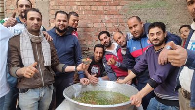 ربنا ما يقطع لينا عادة.. شباب تلا بالمنوفية يكشفون سر توزيع السلطة على المنازل في رمضان| صور