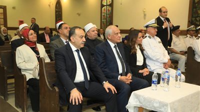 محافظ الجيزة يحضر قداس عيد القيامة بالكنيسة الإنجيلية في الجيزة