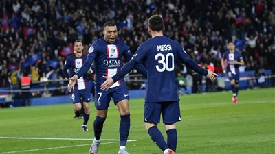 باريس سان جيرمان يضرب لانس بثلاثية وينفرد بصدارة الدوري الفرنسي