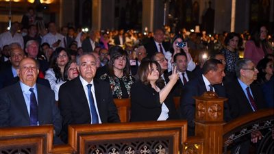وزيرة الهجرة تشهد قداس عيد القيامة المجيد
