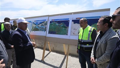 وزير النقل يتابع تنفيذ عدد من مشروعات الطرق بمحافظتي الدقهلية ودمياط 