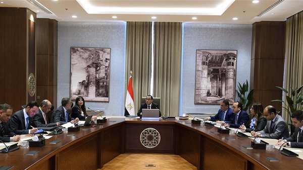 رئيس الوزراء يبحث