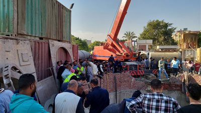 بينهم مهندس سوري.. ننشر أسماء الضحايا في حادث انهيار بيارة صرف صحي بحلوان| صور وفيديو