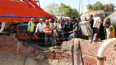 5 وفيات ومصاب.. تفاصيل حادث سقوط عمال الصرف الصحي بحلوان