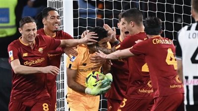 روما يفوز على أودينيزي بثلاثية في الدوري الإيطالي