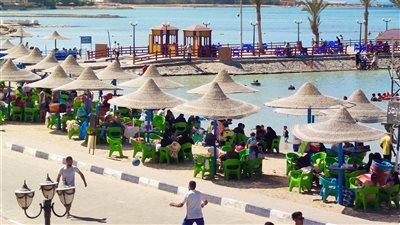 احتفالا بشم النسيم.. توافد 3 آلاف مواطن على أكبر شاطئ بالغردقة