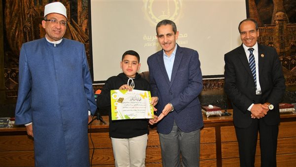 محافظ الغربية يكرم