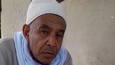 مدرس بالمعاش يكتب القرآن الكريم بخط يده في 3 نسخ بالشرقية: دعيت ربنا يطول عمري لكتابة المصحف | بث مباشر 