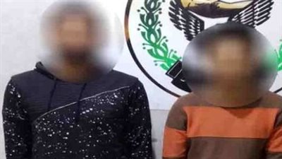 القصة الكاملة لشابين استغلا الصغار في التسول ومسح السيارات تحت تهديد السلاح.. والشرطة تضبطهما