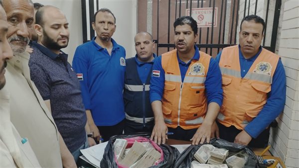 طاقم الإسعاف والأموال