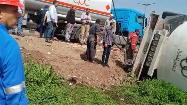 انقلاب سيارة مواد