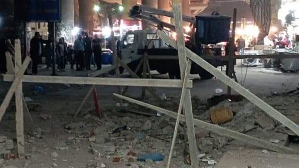 انهيار شرفتين عقار