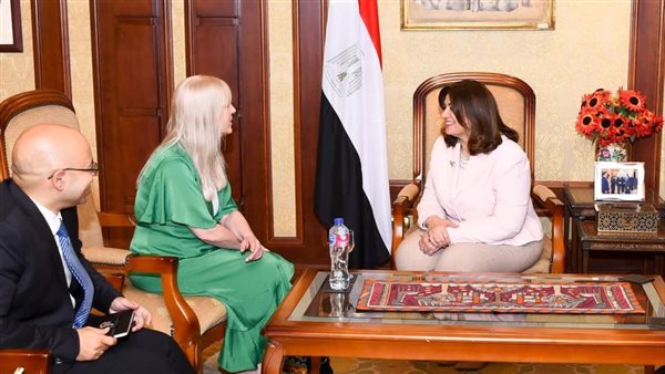 وزيرة الهجرة في سفيرة