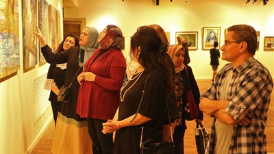 المرأة بريشة 9 فنانين في معرض تجربة شخصية بالهناجر | صور