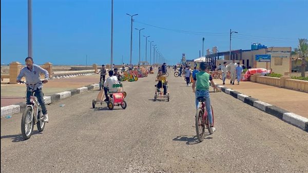 توافد المواطنين على